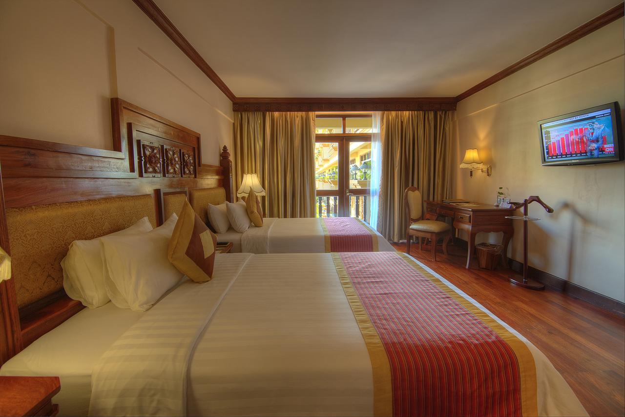 Bayon Era Hotel Siem Reap Exteriör bild
