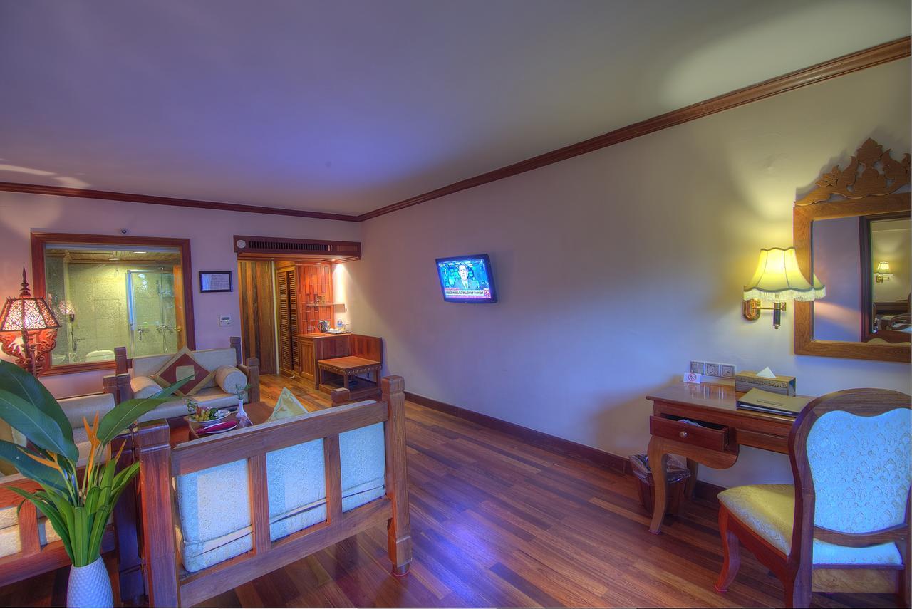 Bayon Era Hotel Siem Reap Exteriör bild